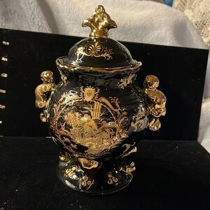 Satsuma Heavy Black With Gold Leaf Paint -Urn(?)Oriental Design Beautiful Unused